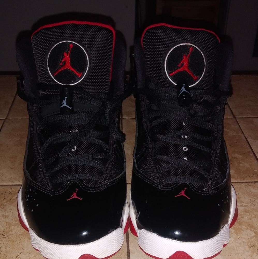 Air Jordan Two3 "6 Rings varsity Bred" (size 6Y)